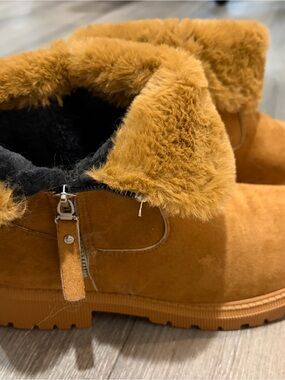 Women’s Cozy Faux-Fur Lined Tan Winter Boots